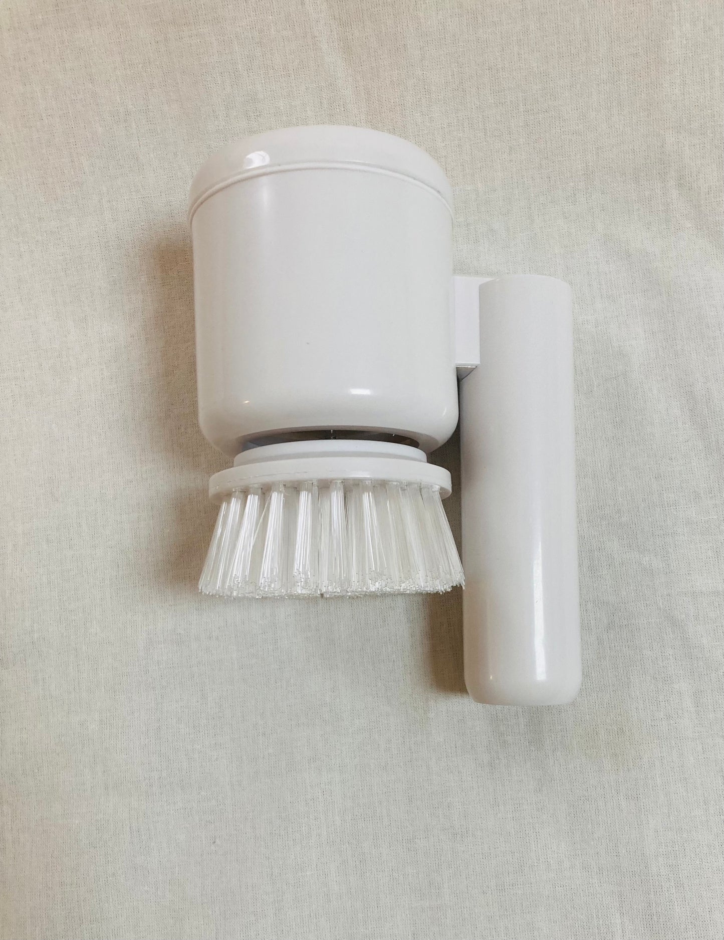 Brosse Easy Cleaning pliable pour rangement facile et gain de place
